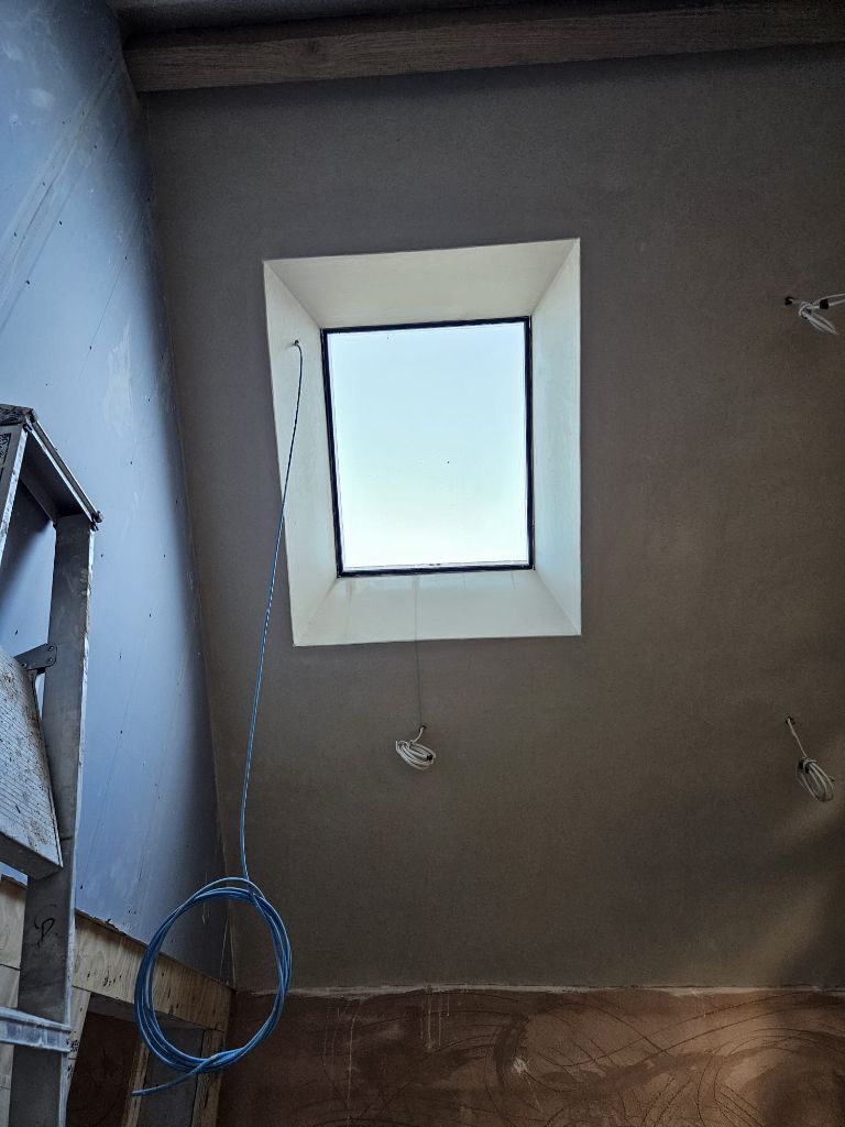 Skylight installation with smooth plastering
