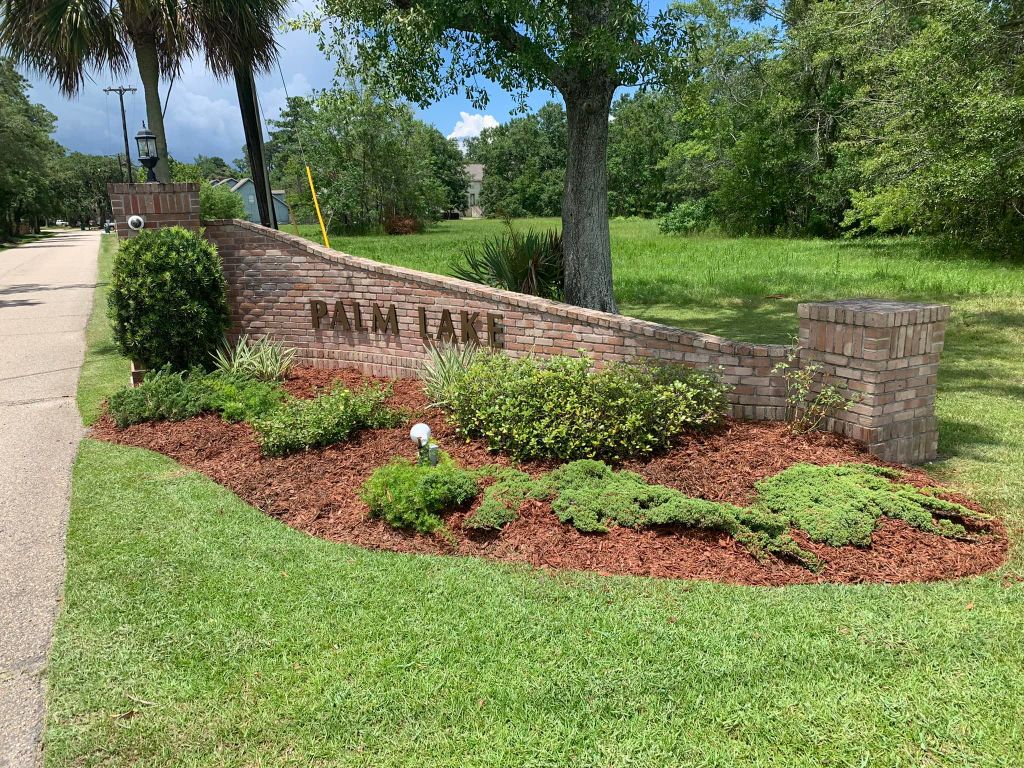 Palm Lake Entrance