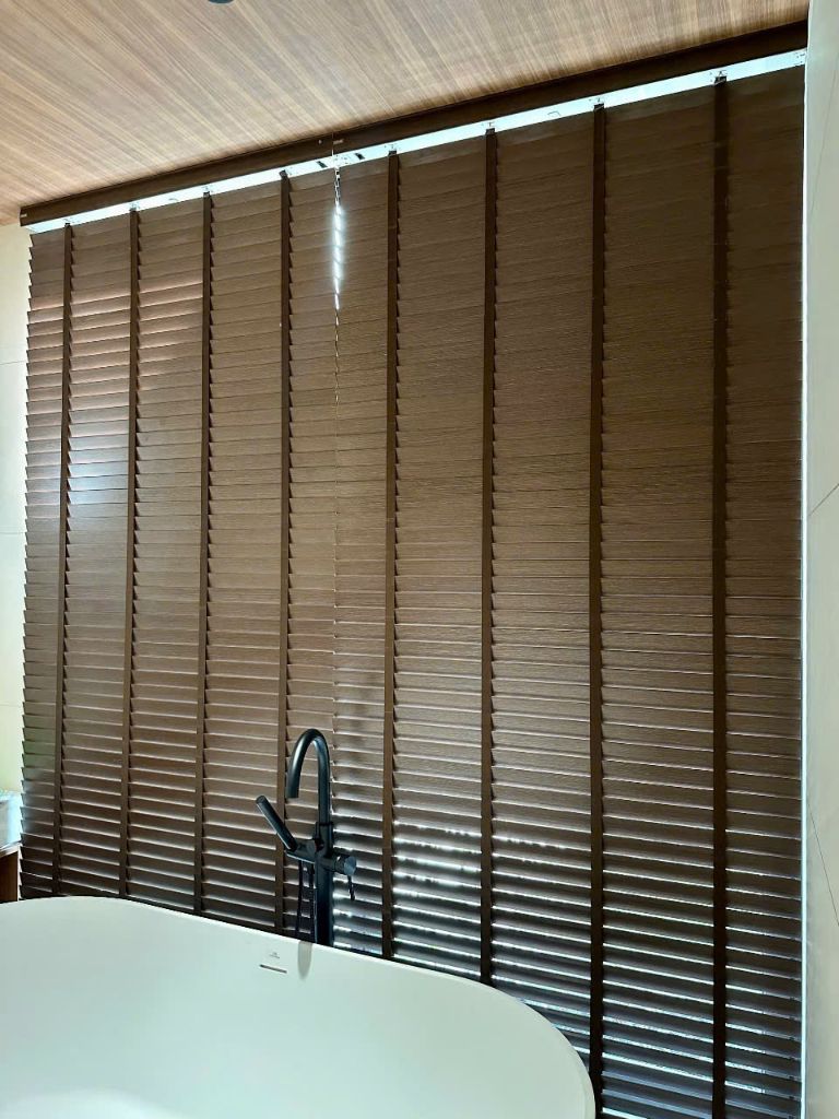 Rèm sáo gỗ phòng tắm