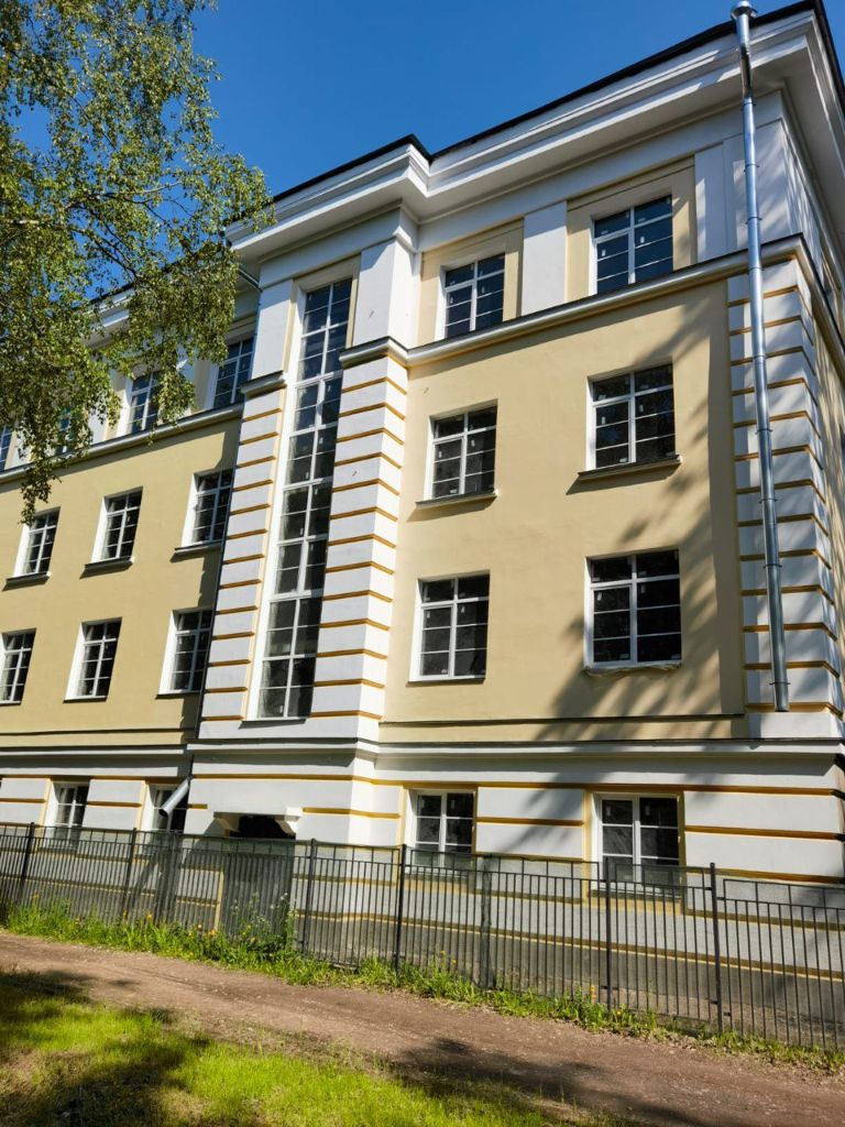 Историческое здание в Петергофе