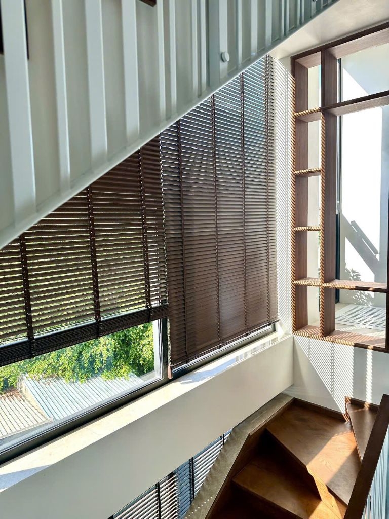 Rèm sáo gỗ khu vực cầu thang
